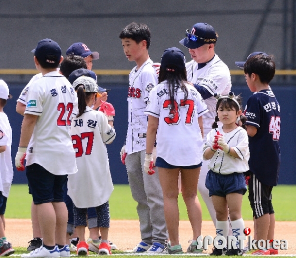 두산투수유희관170505진02.jpg