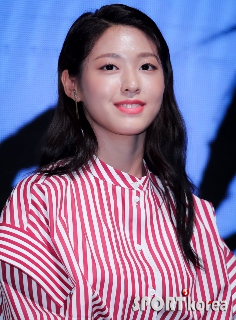 김설현180821진.jpg