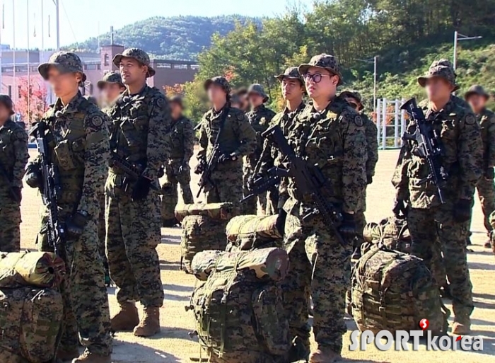 진짜사나이300_독전사X백골전사 10km 급속행군 전투사격 평가 자존심 전쟁 (2).jpg