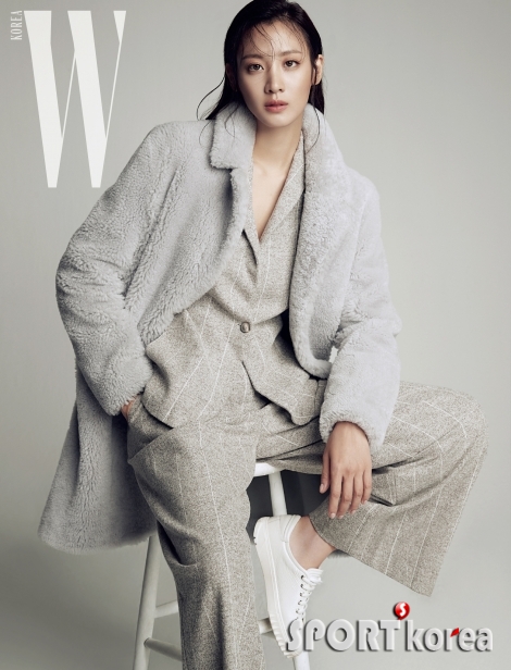 W Korea_10월호_수현 화보 2.jpg